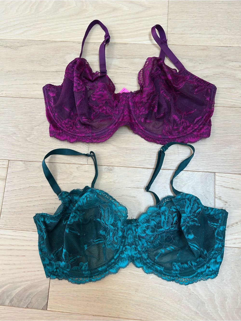 Lot of Two La SENZA Lace Underwire Bras in Magenta and Teal - 34DDD